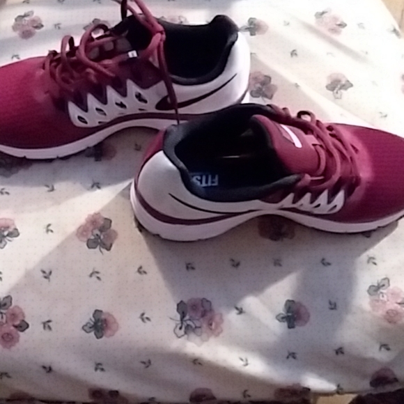 NIKE VOMERO 9.  NWOT - Picture 6 of 8